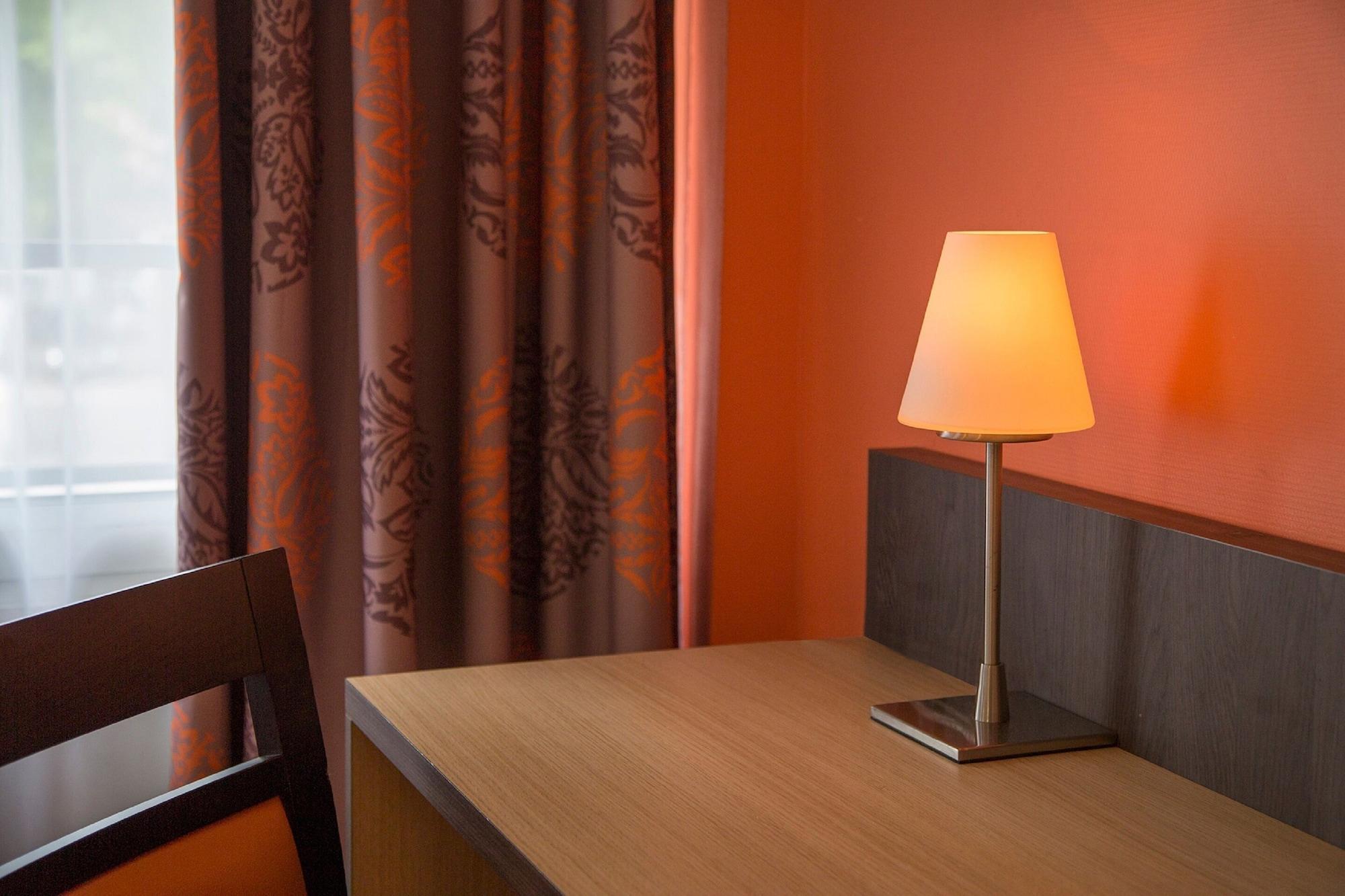 Brit Hotel Le Lion D'Or Chinon Eksteriør billede