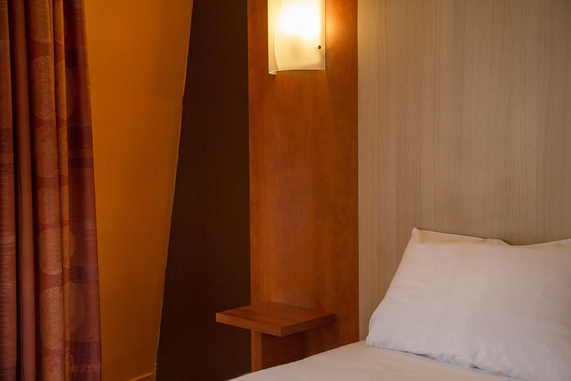 Brit Hotel Le Lion D'Or Chinon Eksteriør billede