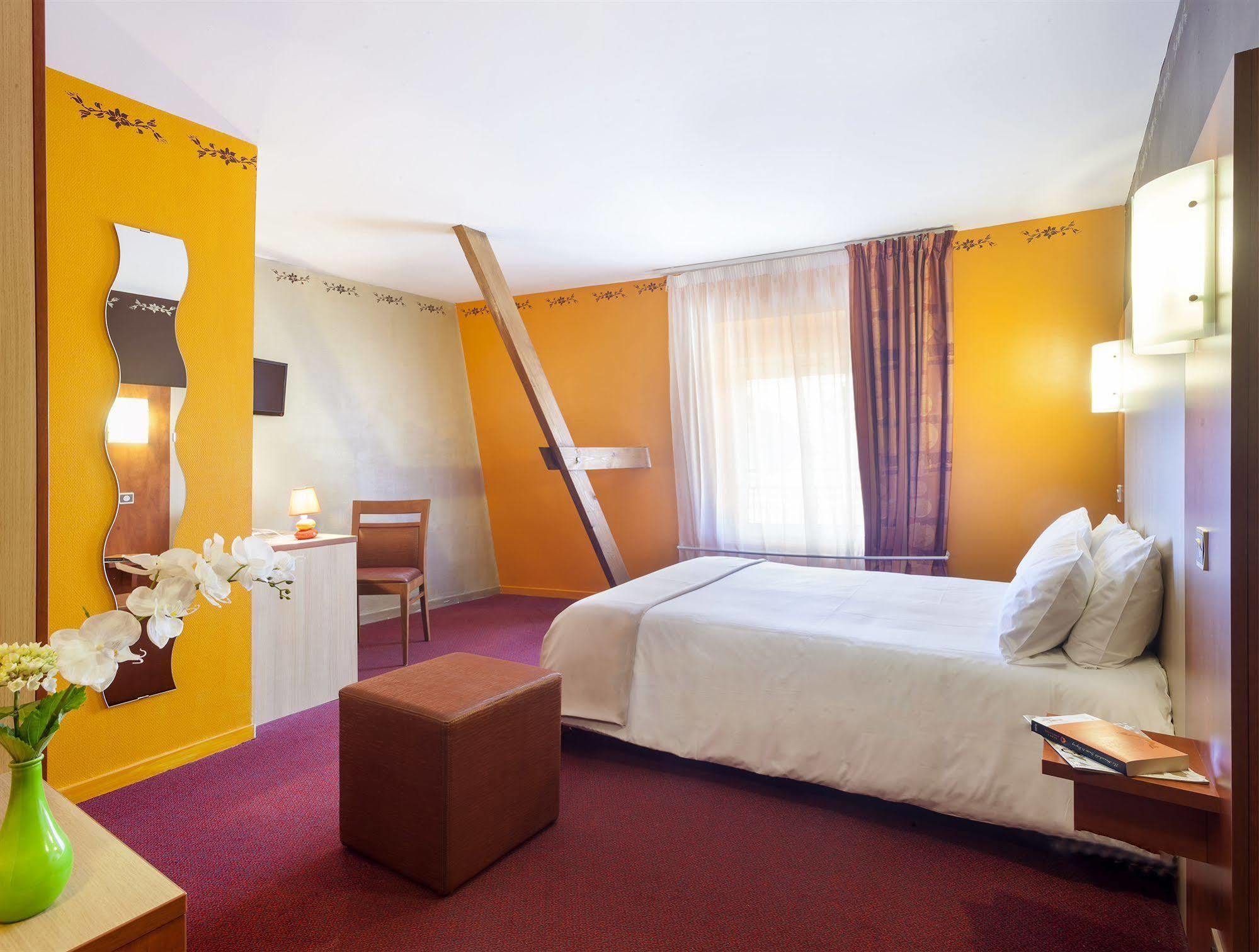 Brit Hotel Le Lion D'Or Chinon Eksteriør billede
